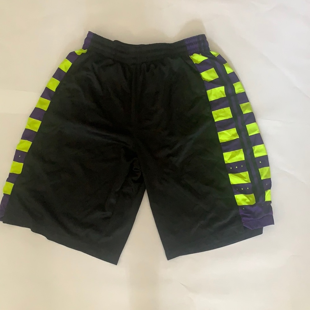 NIKE BASKETBALL SHORTS